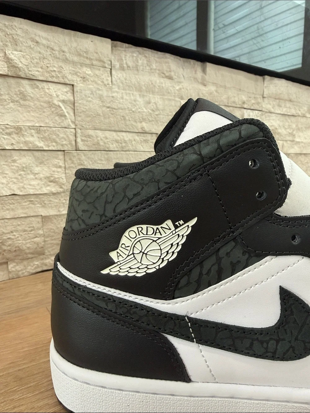 Jordan 1 Mid SE Panda Elephant